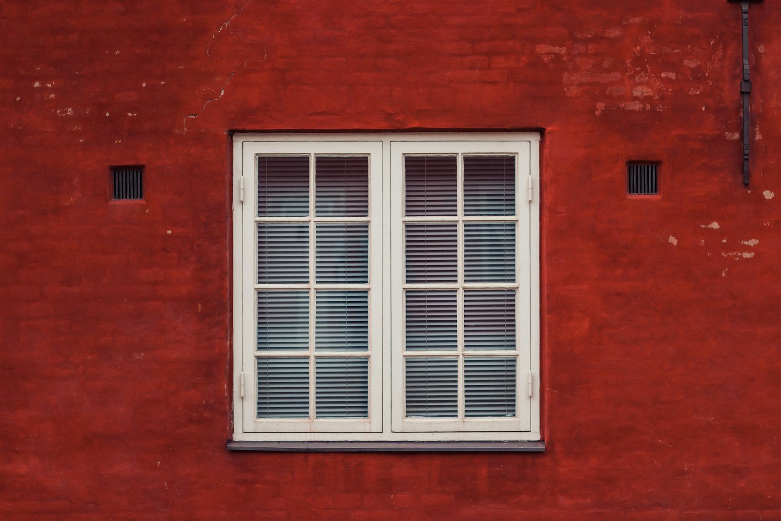 Aluminiumfenster mit schmalem Rahmen und Dichtung
