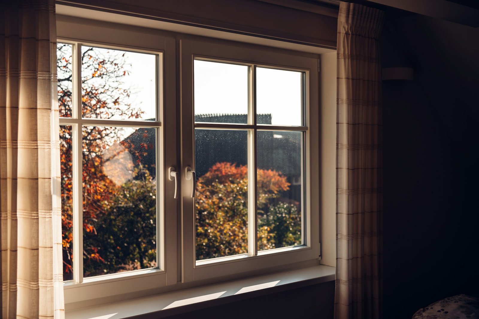 Fensterflügel liegt nicht vollständig am Fensterrahmen an